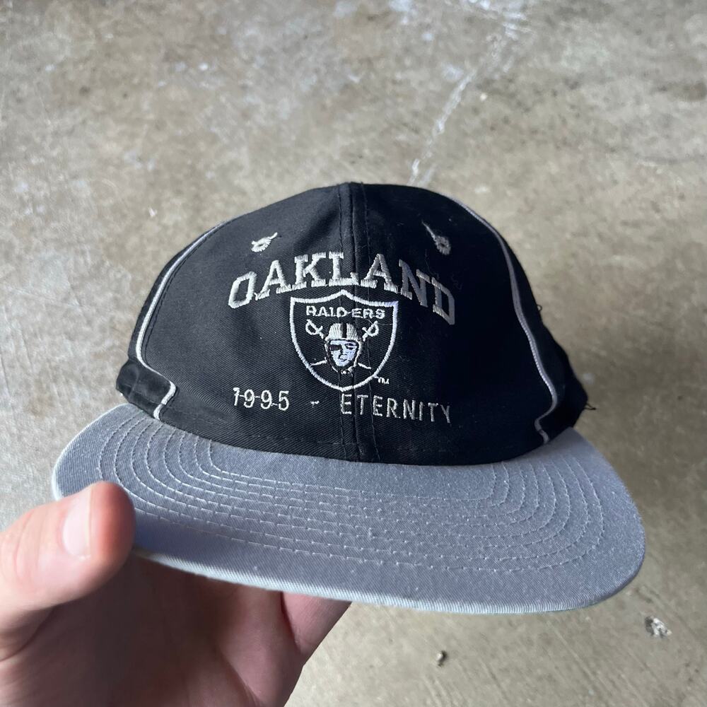 VINTAGE OAKLAND RAIDERS HAT SNAPBACK 95 MEMORIAL